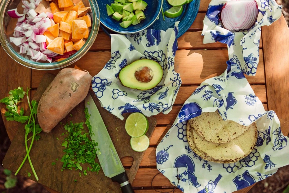 Bee's Wrap Lunch Pack - Bees and Bears Print - None 8 Bee's Wrap Lunch Pack - Bees and Bears Print - None - Image 6